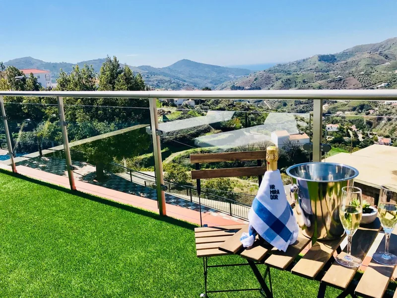 HR Mirador terrace and mountain view